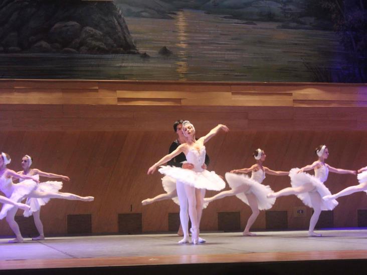 El Royal Ukranian Ballet emocionó a la sociedad con ‘El Lago de los Cisnes’