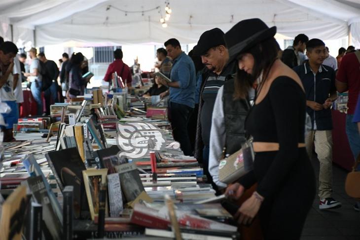 Celebran el Día Nacional del Libro con feria en Xalapa