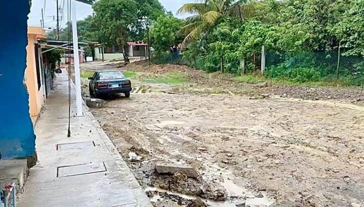 Obra de rehabilitación causa inundación de aguas negras en casas de Poza Rica