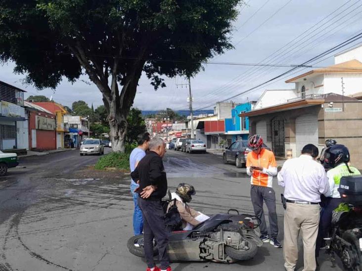 Motociclista es arrollado por camioneta en colonia Rafael Lucio, de Xalapa