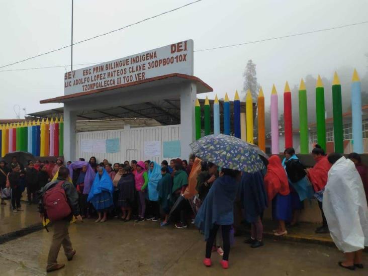 Toman todas las escuelas de Tehuipango; ¿qué está pasando?