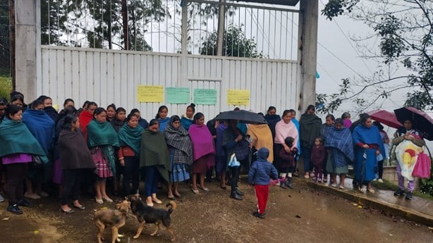 Toman todas las escuelas de Tehuipango; ¿qué está pasando?