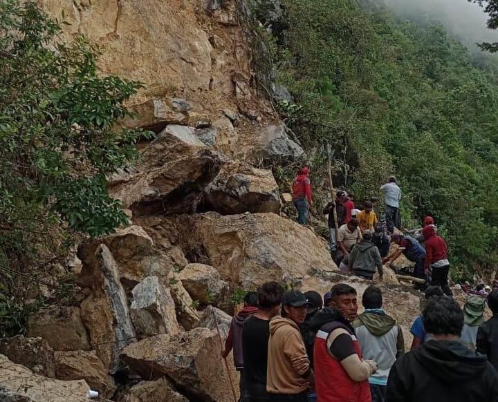 Derrumbe en carretera Tequila-Magdalena deja a más de 2 mil habitantes incomunicados