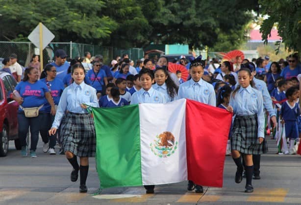Escuelas en Medellín de Bravo desfilan para conmemorar la Revolución Mexicana | VIDEO