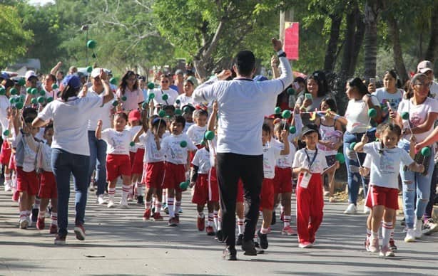 Escuelas en Medellín de Bravo desfilan para conmemorar la Revolución Mexicana | VIDEO