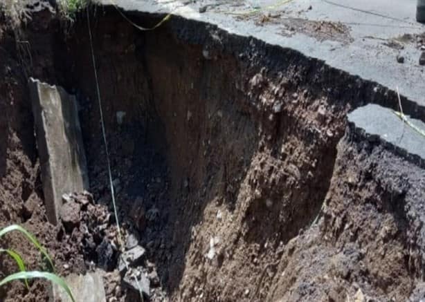 Socavón en carretera estatal de Yecuatla será reparada