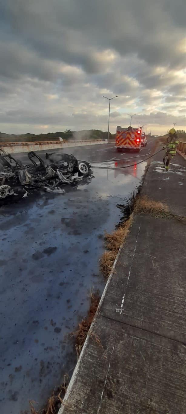 Se incendia camioneta de Brian Villegas “Paponas” en Veracruz