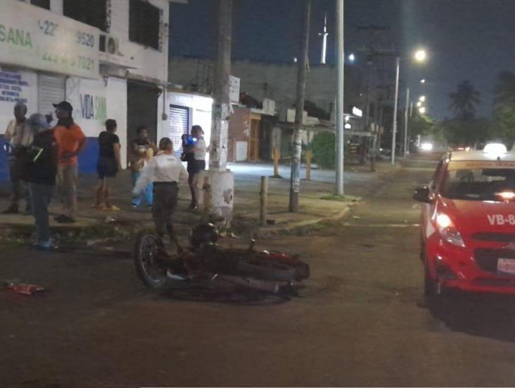 Motociclista en Veracruz termina en el hospital tras ser impactado por una camioneta