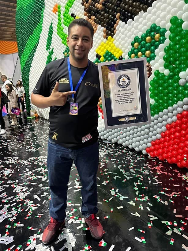 Veracruzanos rompen récord Guinness con El Mosaico de Globos Más Grande del Mundo