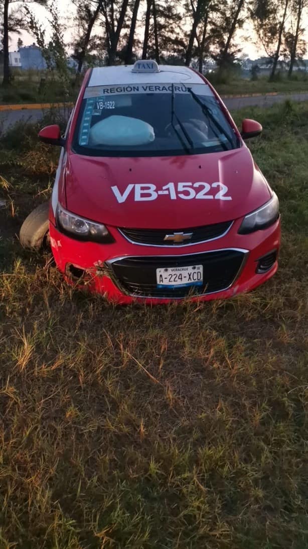 Abandonan taxi accidentado en fraccionamiento de Veracruz