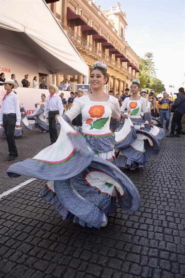 Desfile conmemorativo de la Revolución, entre protestas contra Gobierno de Veracruz