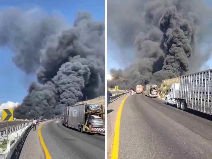 Tráiler con combustible vuelca y se incendia sobre la autopista Puebla-Orizaba