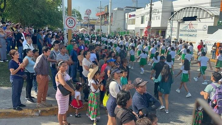 Participan más de 2 mil personas en desfile del 20 de noviembre en Poza Rica