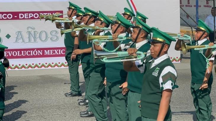 Participan más de 2 mil personas en desfile del 20 de noviembre en Poza Rica