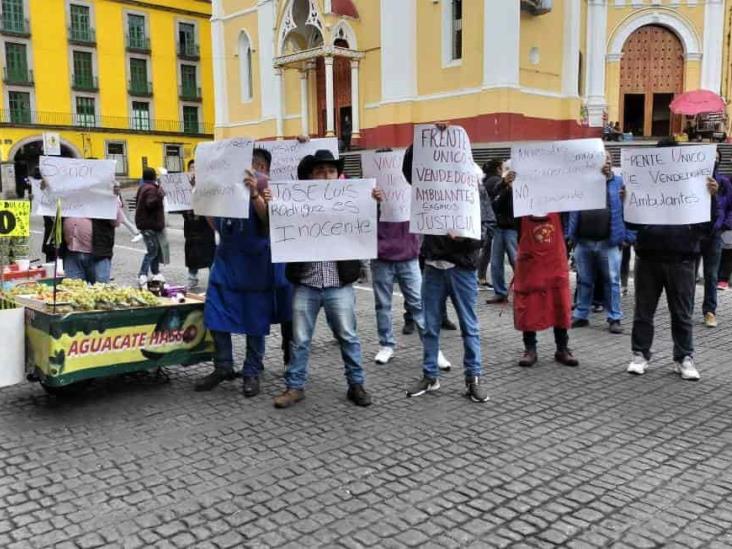 ¿Por qué cerraron vendedores ambulantes el centro de Xalapa?