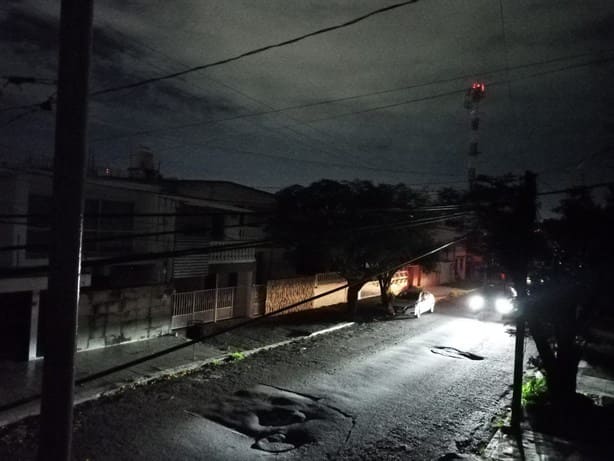 Norte en Veracruz derribó árboles, postes, dañó autos y generó apagones de luz