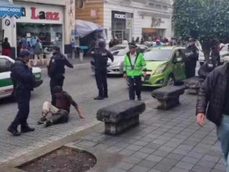 SSP auxilia a indigente en céntrica calle de Xalapa