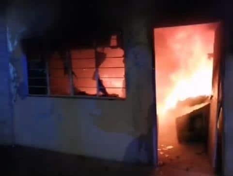 Se incendia vivienda en la calle de Arteaga en Coatepec