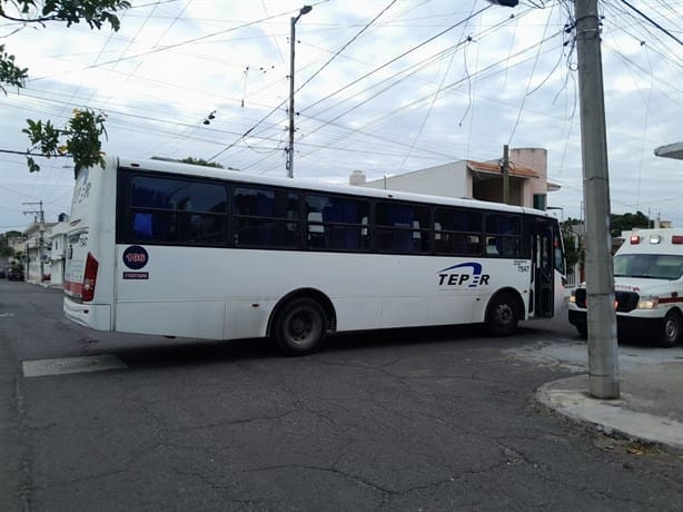 Autobús mandó al hospital a un motociclista en Veracruz