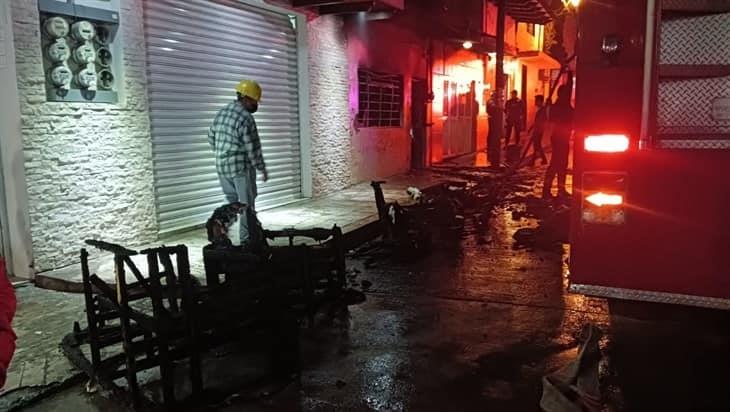Se incendia vivienda en la calle de Arteaga en Coatepec