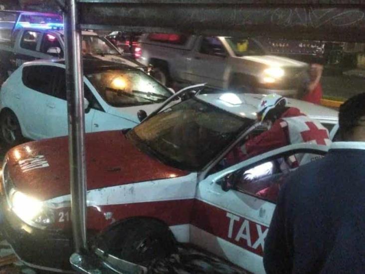 Se estampa taxista de Orizaba en Ixhuatlancillo; hay dos heridos