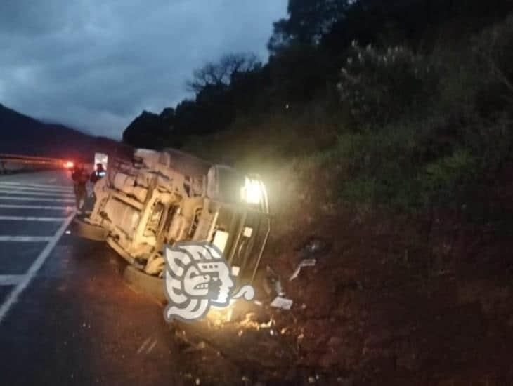 Vuelca patrulla de la Fuerza Civil en el libramiento La Choza, en Nogales; dos lesionados