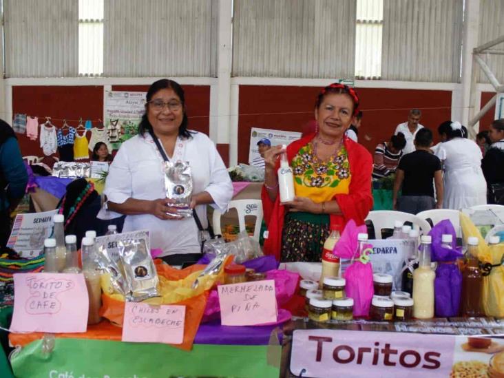 Atoyac: Más de 70 artesanos y productores en Mercado Solidario