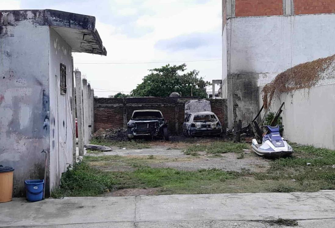 Se incendian automóviles en taller mecánico de Boca del Río