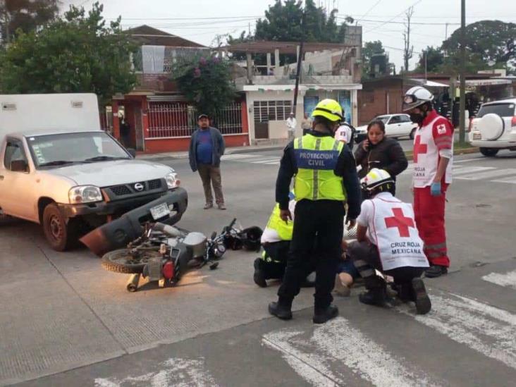 Choque entre moto y camioneta deja a una persona lesionada, en Orizaba