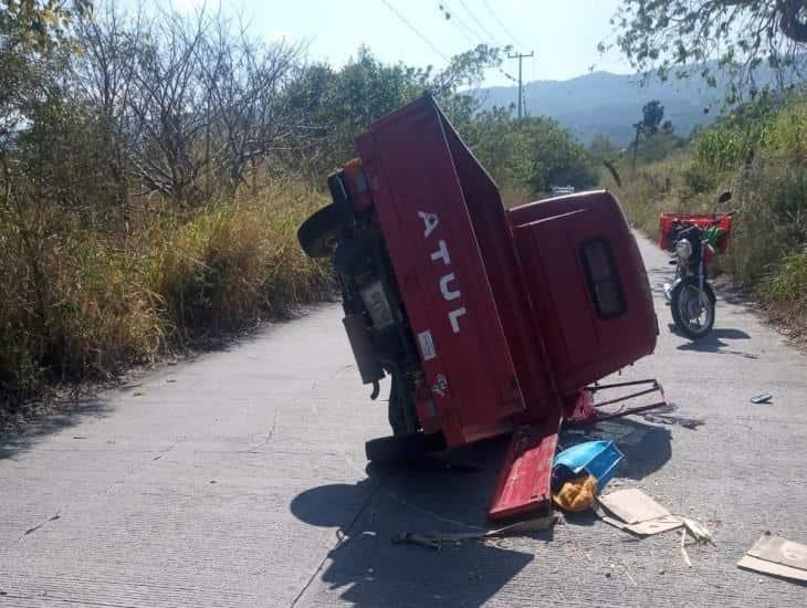 Volcadura cerca de fraccionamiento Cuatro Soles, en Xalapa