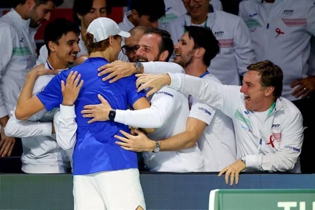 Jannik Sinner pone a Italia en la Final de la Copa Davis