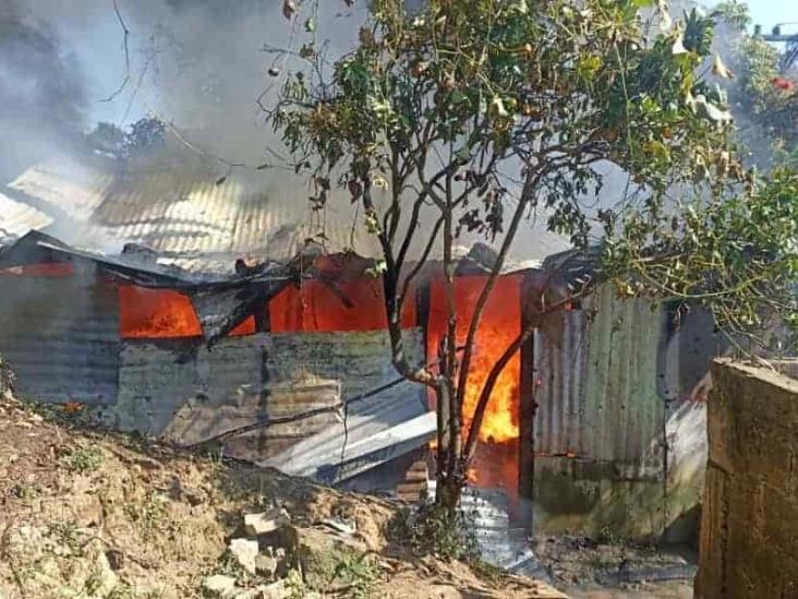 Vivienda consumida por el fuego en Banderilla