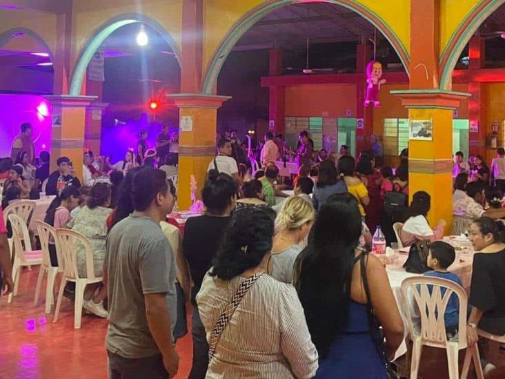 ¡Se hace el milagro! Invitados no llegan a fiesta y habitantes de Poza Rica se hacen presentes