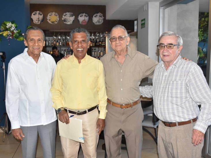 Egresados del Ilustre Instituto Veracruzano realizan encuentro