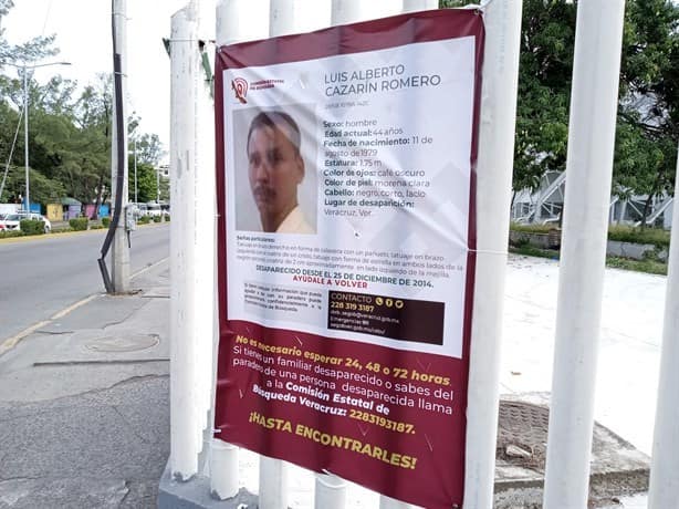 Colocan lonas de personas desaparecidas en auditorio de Veracruz