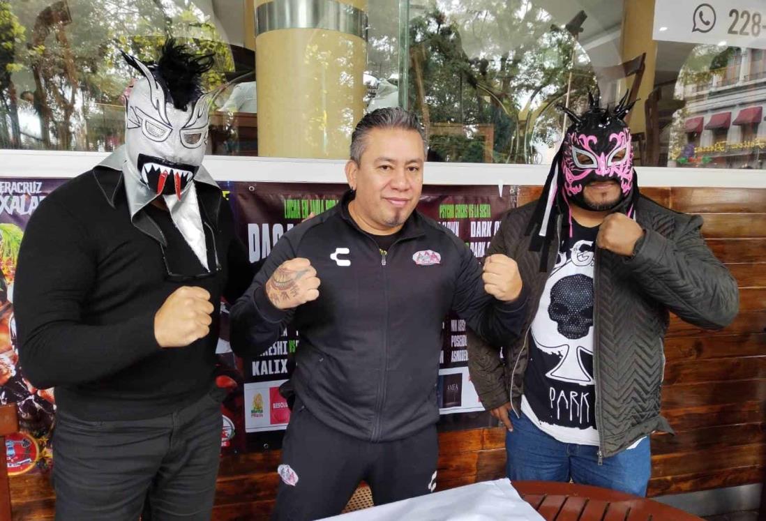 Presentan cartel de lucha libre en Xalapa