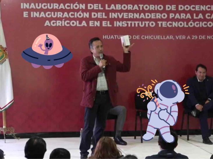 En Huatusco, gobernador regala tablets y hasta habla de ovnis