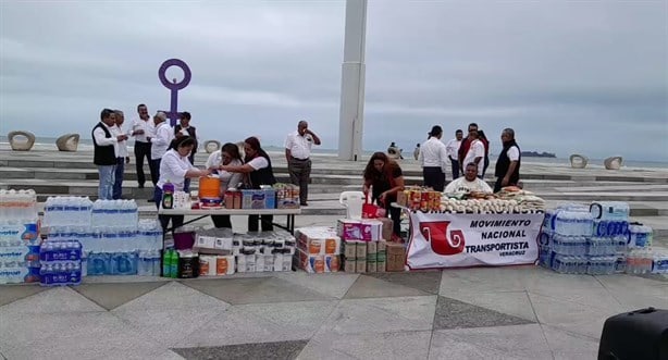 Taxistas de Veracruz instalan centro de acopio para transportistas damnificados en Acapulco