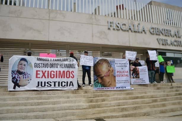 Exigen justicia por muertes en cuartel San José, en Xalapa; protesta en FGE Veracruz