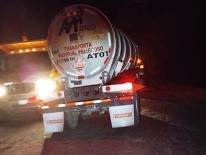 Choca pipa con gasolina en la carretera Córdoba-Orizaba