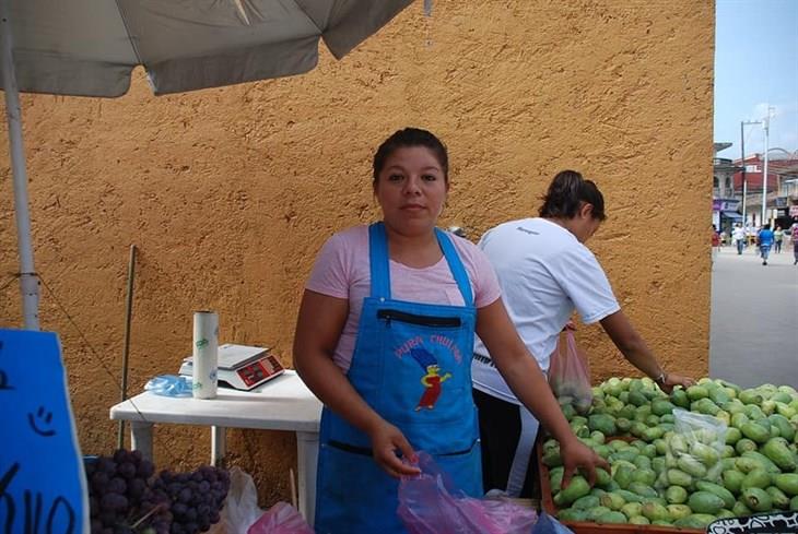 Aumentan los precios de las frutas por la temporada decembrina en Misantla  