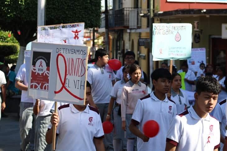 Con marcha buscan concientizar sobre el VIH en Misantla