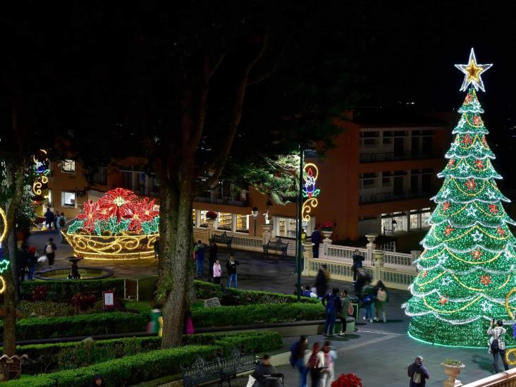 Caravana Coca Cola y foro musical engalanan la navidad en Xalapa