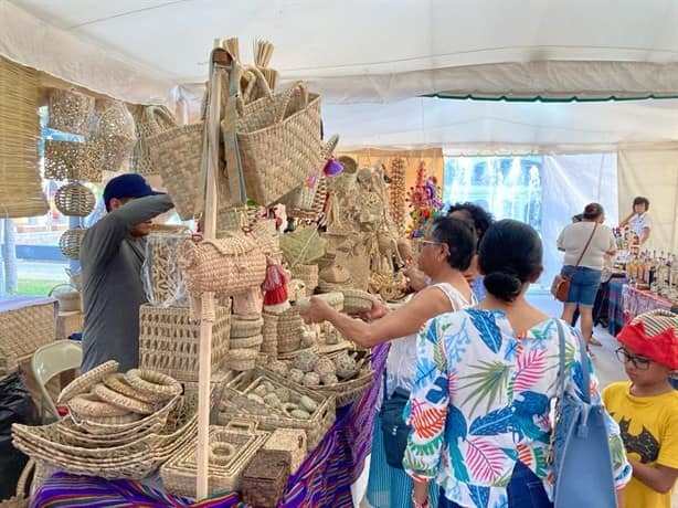 Disfrutan ciudadanos del Festival del Pambazo en Boca del Río