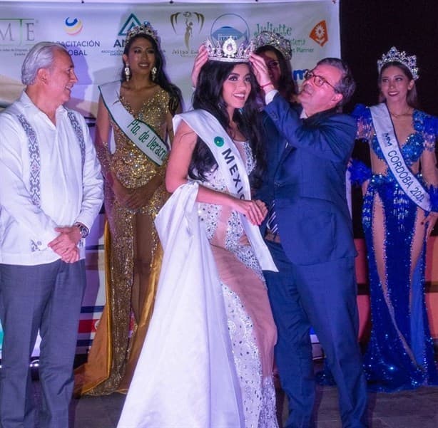 Embajador de Uruguay corona a Monse Pereyra