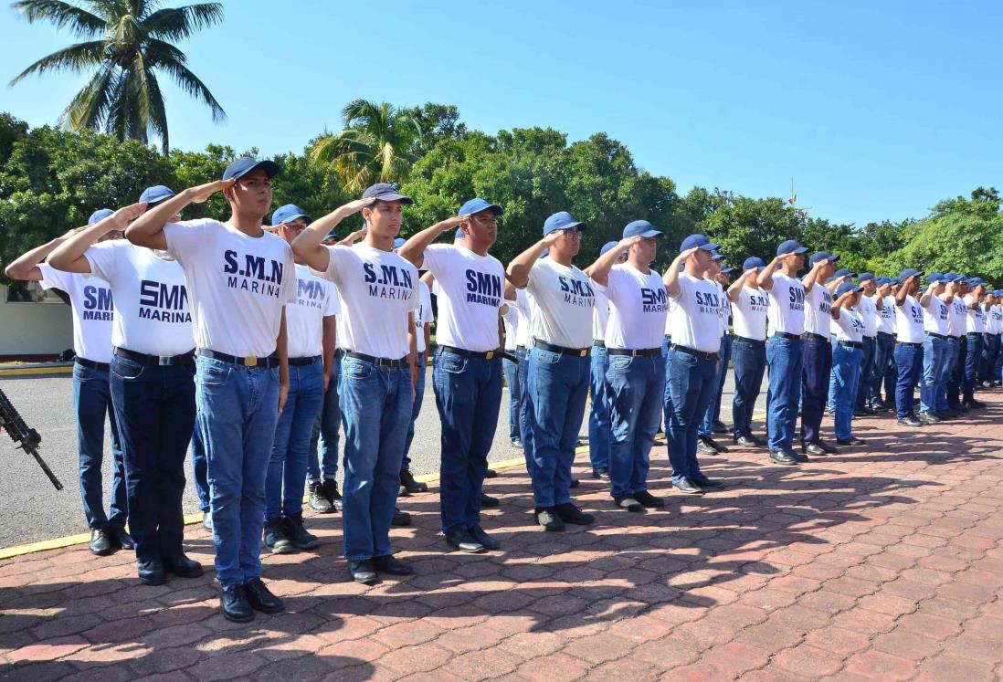 Marina libera cartillas del Servicio Militar a 198 hombres y mujeres en Veracruz