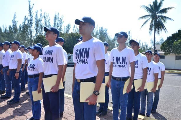 Marina libera cartillas del Servicio Militar a 198 hombres y mujeres en Veracruz