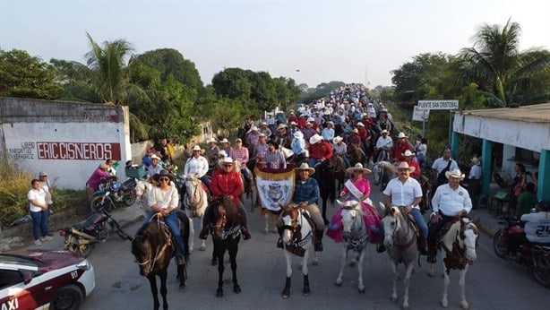 Mega cabalgata de más de mil jinetes en calles de Veracruz