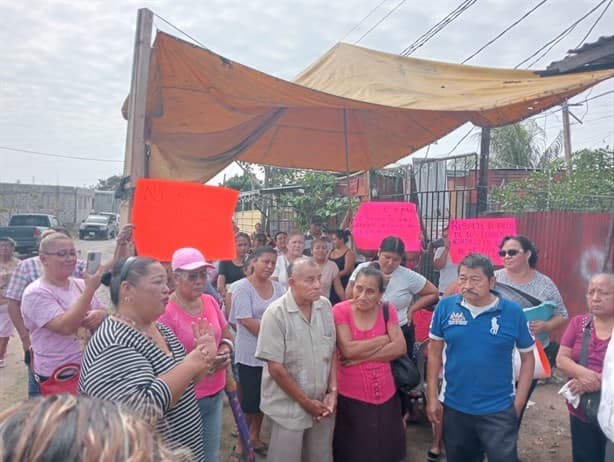 Protestan porque quieren revender sus casas en la colonia López Obrador, en Veracruz