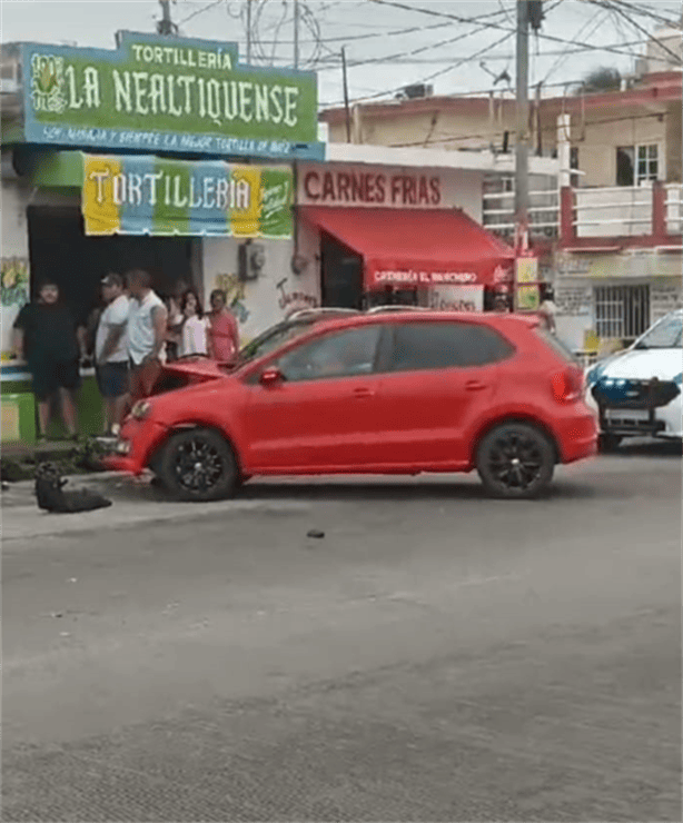 Automovilista se duerme y aplasta dos motocicletas en Boca del Río